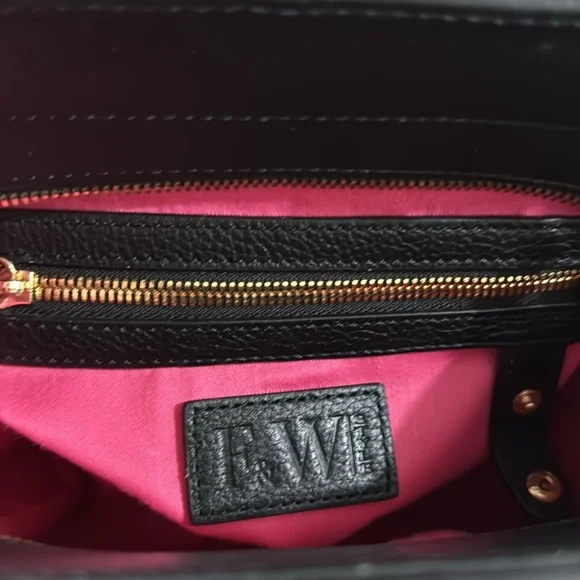 F&W STYLE | Small Croc Embossed Black Leather Handbag - Picture 8 of 11